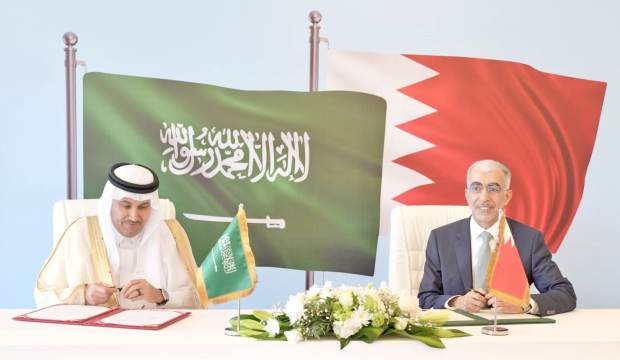 <p>Works Minister Ibrahim Al Hawaj and Saudi Transport and Logistics Services Minister Saleh bin Nasser Al Jasser yesterday signed a memorandum of understanding to boost co-operation in road maintenance and safety.</p>